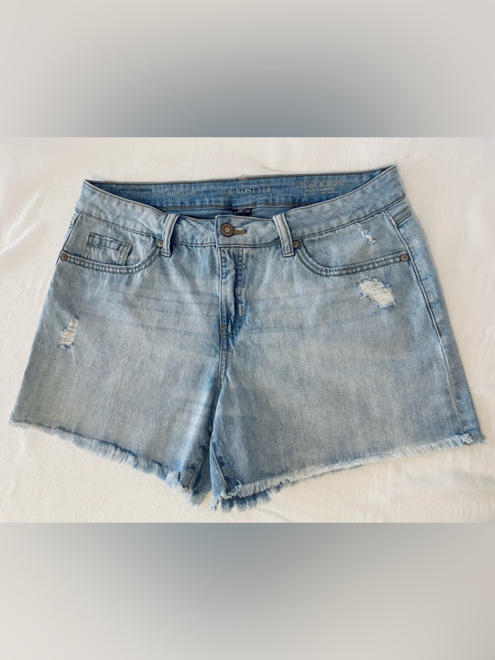 Soundstyle Light Wash Denim Shorts - Size 10